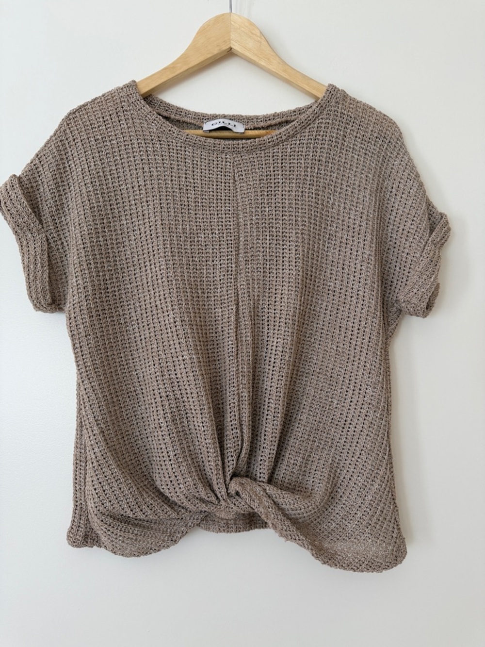 Gilli Taupe Waffle Knit Twist-Front Short Sleeve Top Medium
